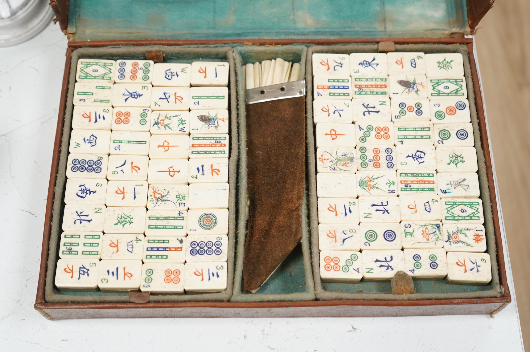 A leather cased Mah Jong set, 33.5cm x 22cm
